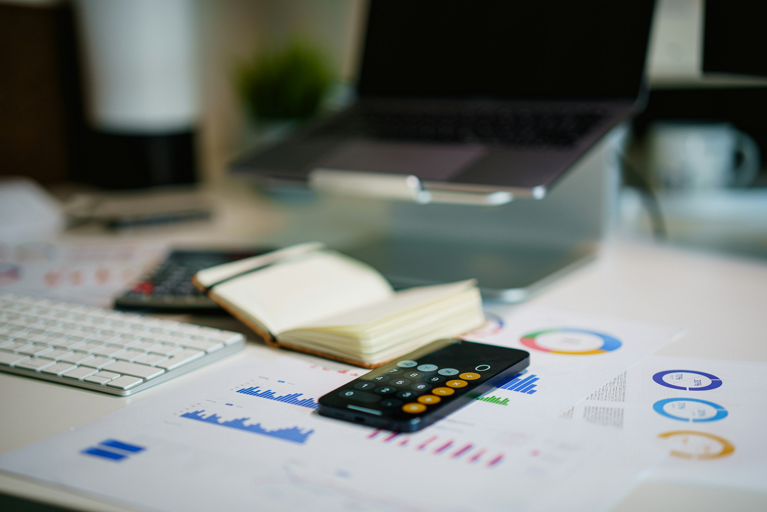 Relatório financeiro com cálculos e apresentação de dados